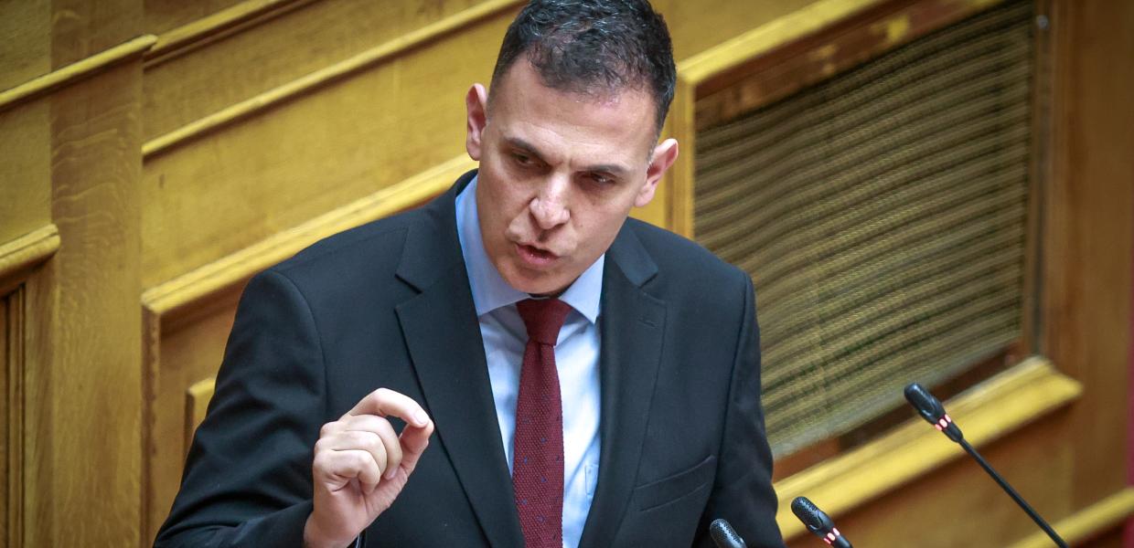 Ο Γιώργος Καραμέρος στη Βουλή