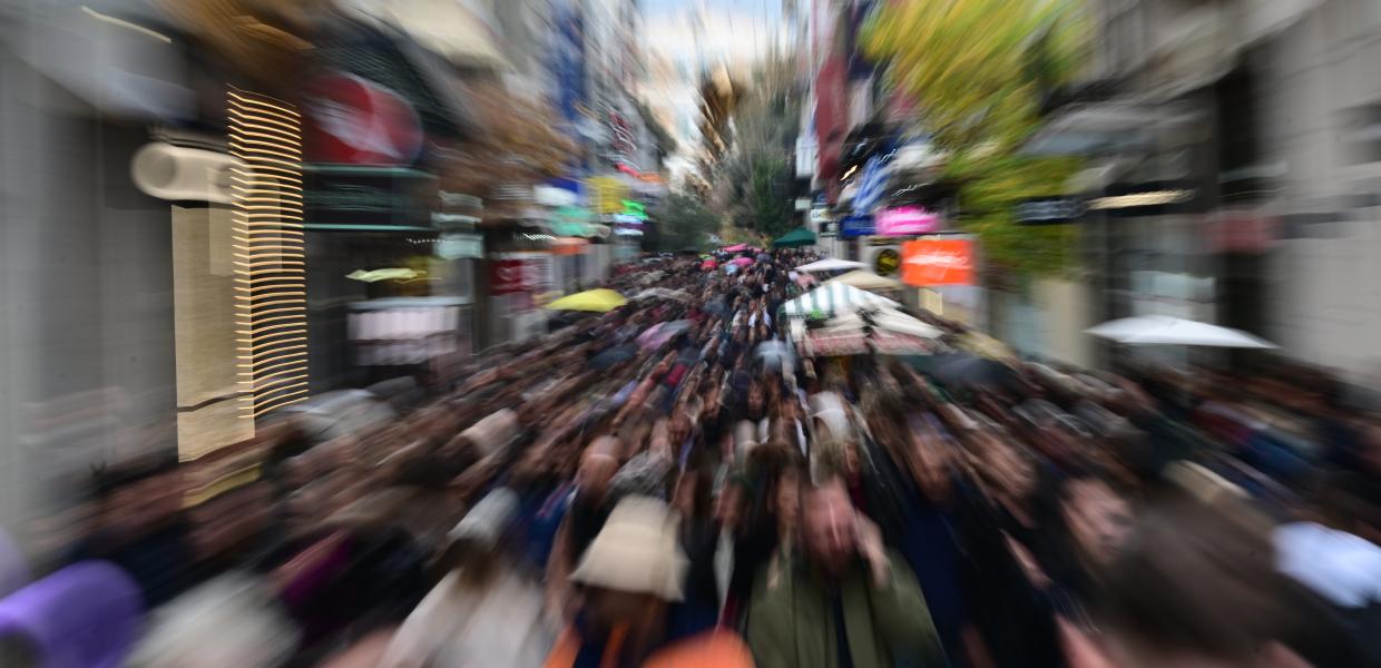 ΠΛΗΘΟΣ ΚΟΣΜΟΥ ΦΛΟΥ