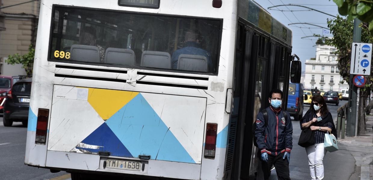 Λεωφορείο σταματημένο σε στάση