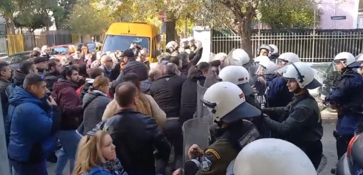 ΜΑΤ κατά διαδηλωτών στα Άνω Πατήσια