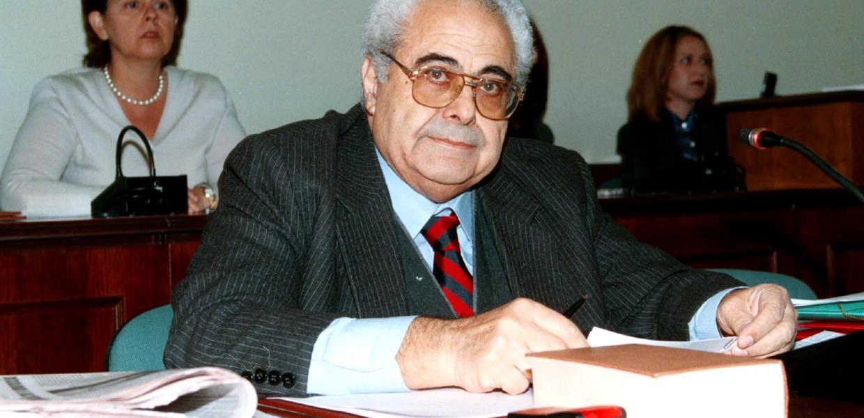 ΜΠΑΝΤΟΥΒΑΣ ΠΡΩΗΝ ΥΠΟΥΡΓΟΣ ΠΑΣΟΚ