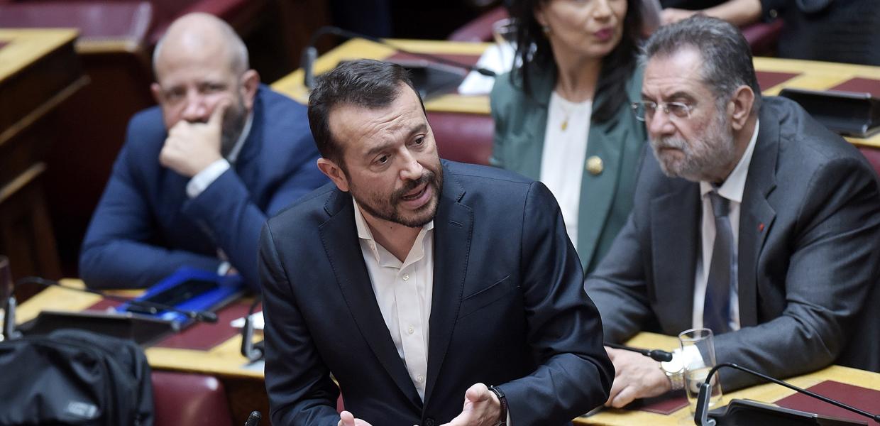 Ο Νίκος Παππάς στη Βουλή
