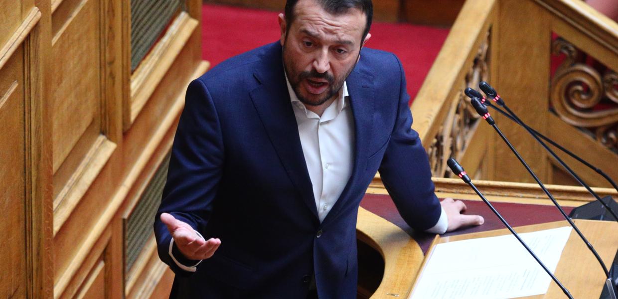 Ο Νίκος Παππάς μιλώντας στη συζήτηση στην Ολομέλεια της Βουλής για τον Κρατικό Προϋπολογισμό του 2025