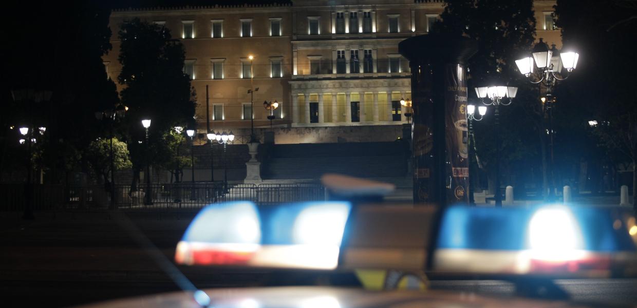 Φάρος περιπολικού μπροστά από την Βουλή
