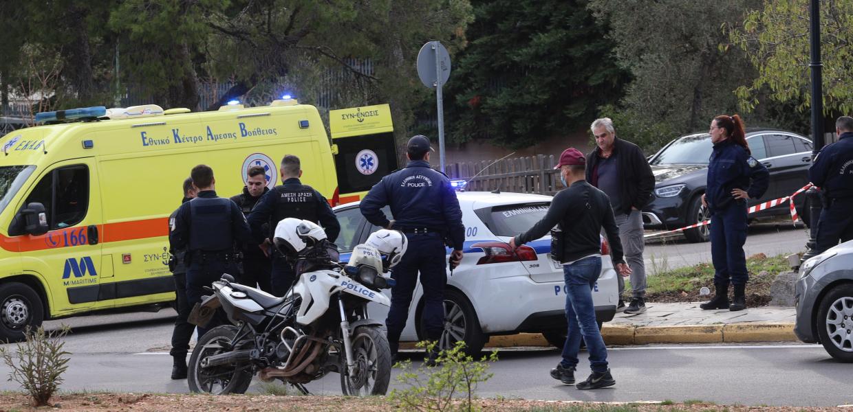 Αστυνομικοί και ασθενοφόρο του ΕΚΑΒ