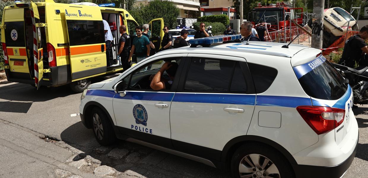 Περιπολικό και ασθενοφόρο