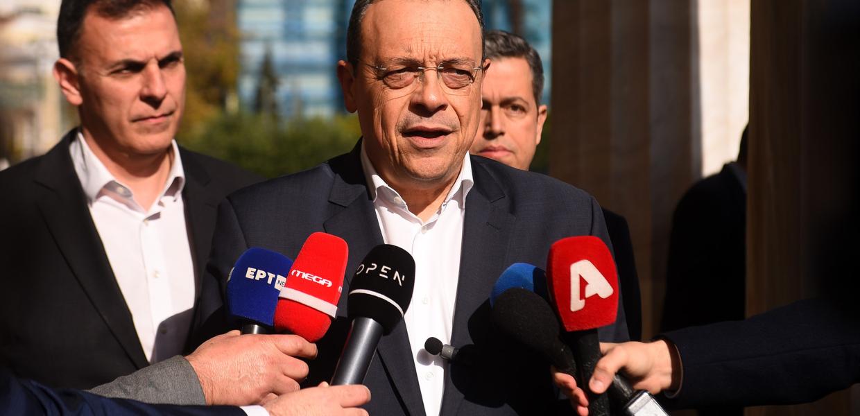 Δηλώσεις του Σωκράτη Φάμελλου στο περιστύλιο της Βουλής