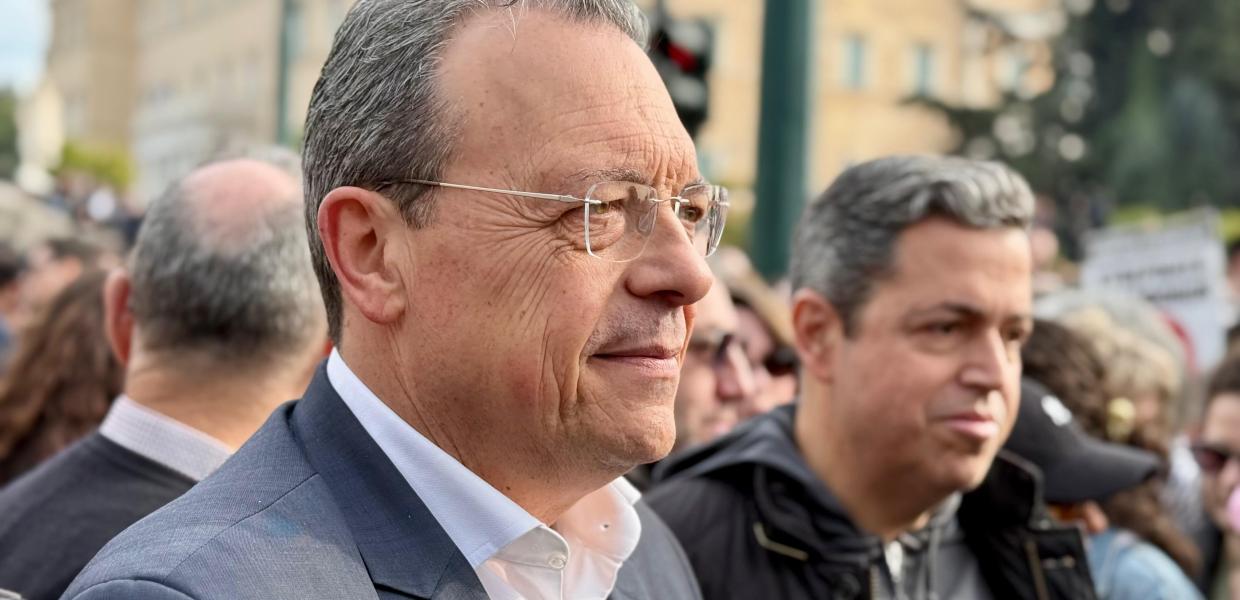 Ο πρόεδρος του ΣΥΡΙΖΑ-ΠΣ Σωκράτης Φάμελλος στη συγκέντρωση για τα Τέμπη στο Σύνταγμα