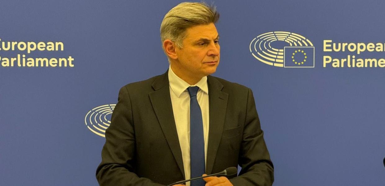 Ο Νικόλας Φαραντούρης