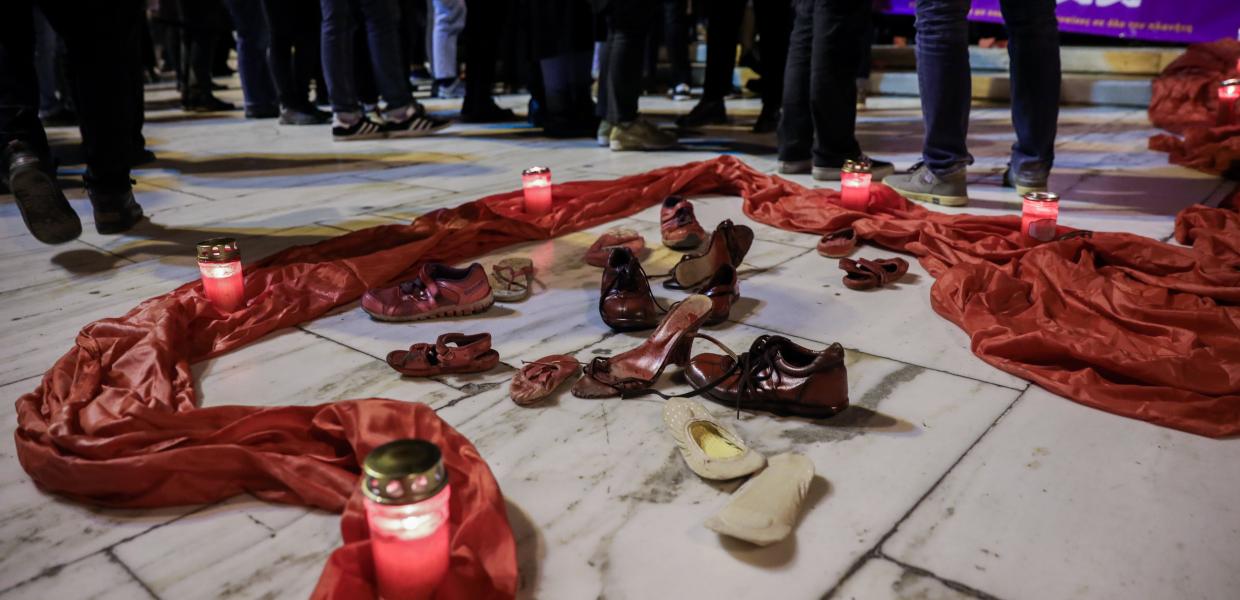 Κεριά στη μνήμη θυμάτων γυναικοκτονιών