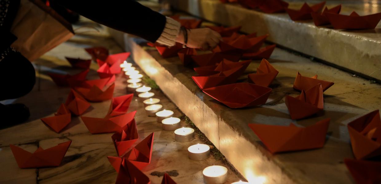 Κεριά στη μνήμη θυμάτων γυναικοκτονιών