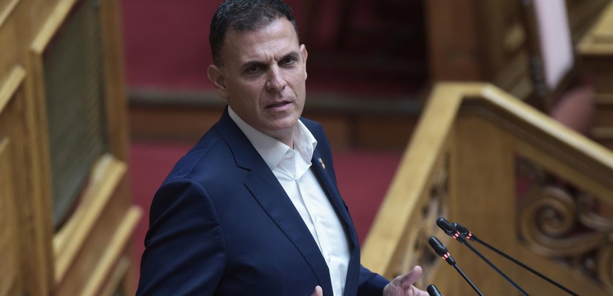 Ο Γιώργος Καραμέρος στη Βουλή