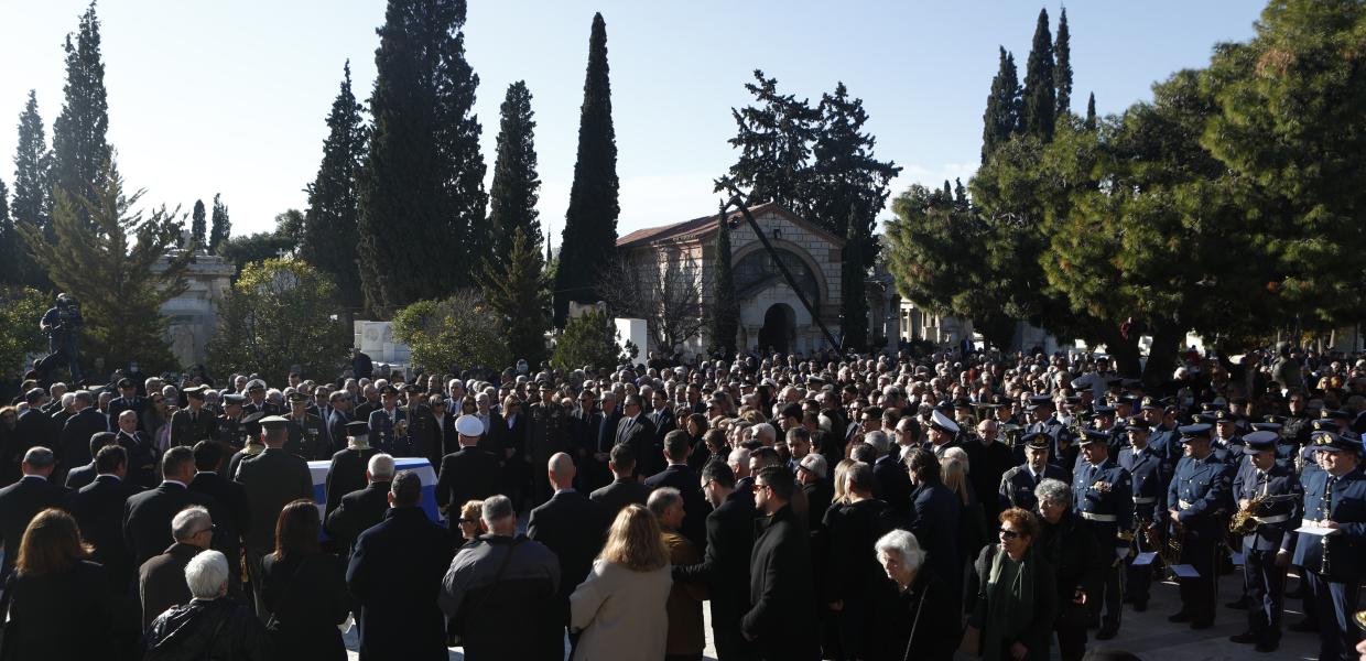 Άνθρωποι στην κηδεία του Κώστα Σημίτη