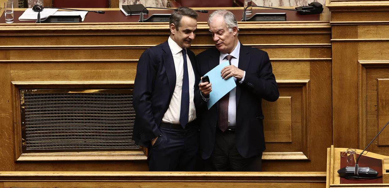 Κυριάκος Μητσοτάκης και Κωνσταντίνος Τασούλας στη Βουλή