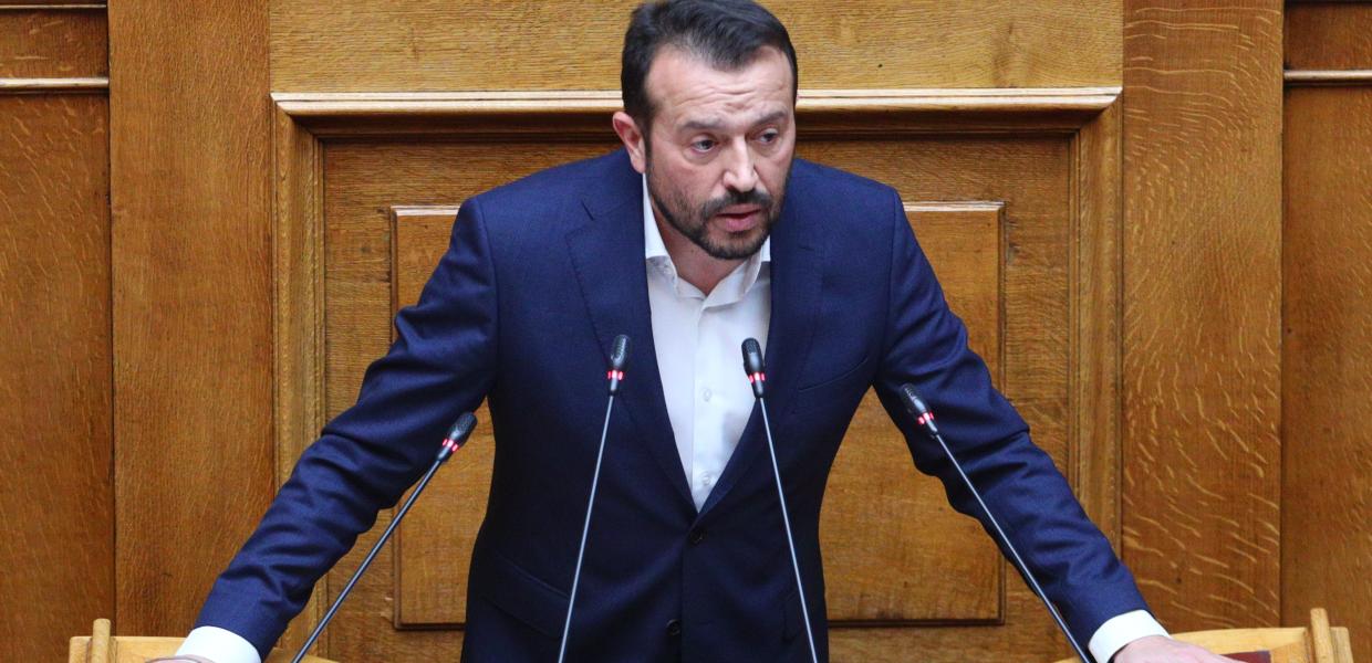 Ο Νίκος Παππάς στη Βουλή