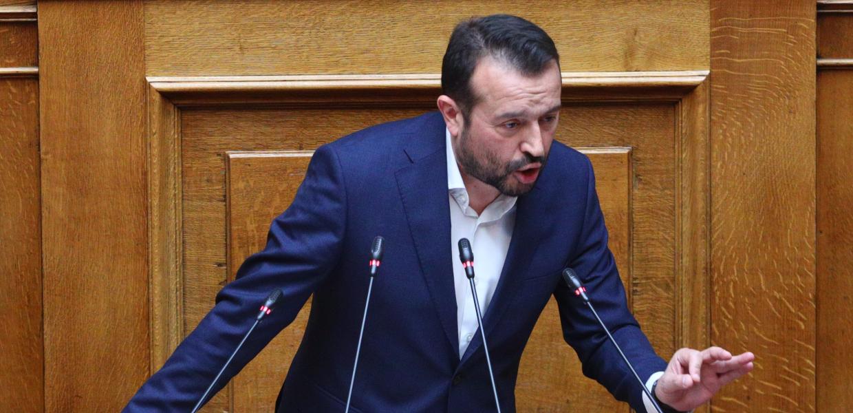 Ο Νίκος Παππάς στη Βουλή