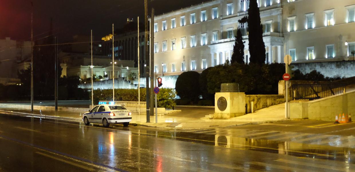 Περιπολικό μπροστά στη Βουλή