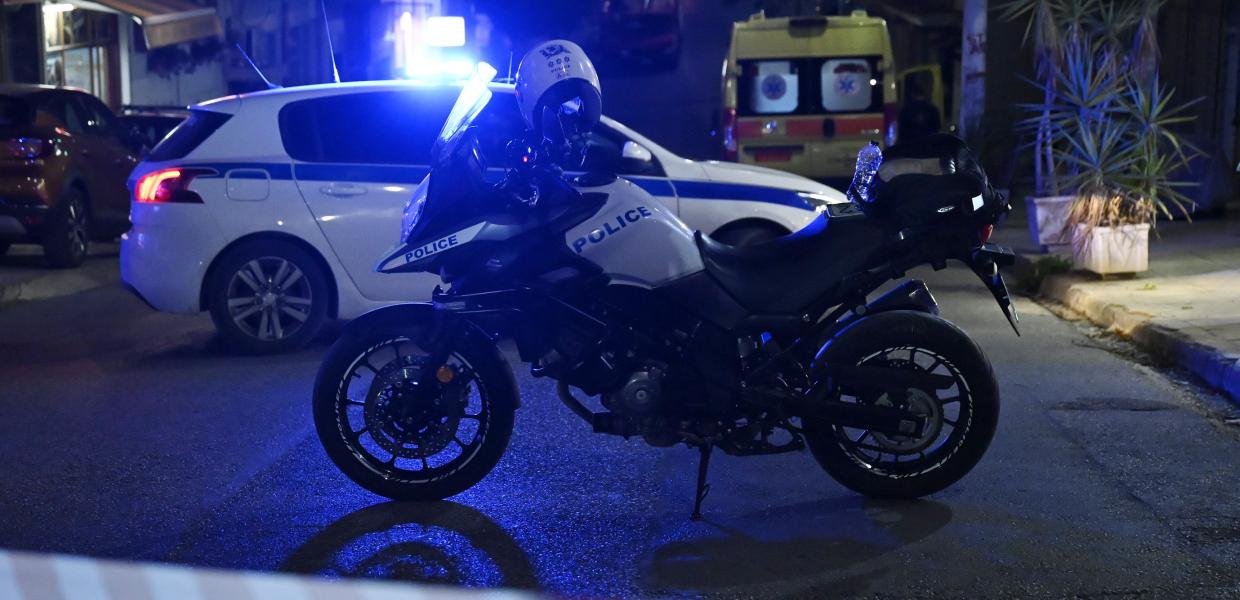 Περιπολικό μηχανή της ΕΛΑΣ και ασθενοφόρο του ΕΚΑΒ