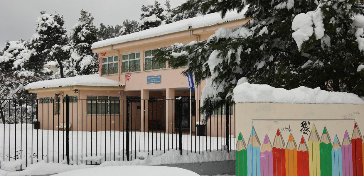 Σχολείο με χιονόστρωση