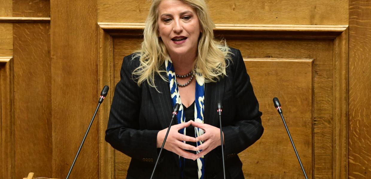 ΡΕΝΑ ΔΟΥΡΟΥ