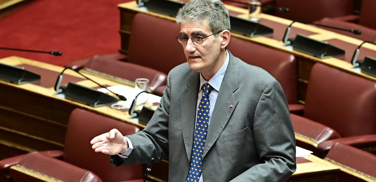 Ο Χρήστος Γιαννούλης στη Βουλή