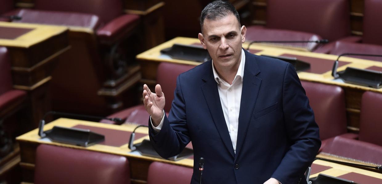 Ο Γιώργος Καραμέρος σε ομιλία από τα έδρανα της Βουλής