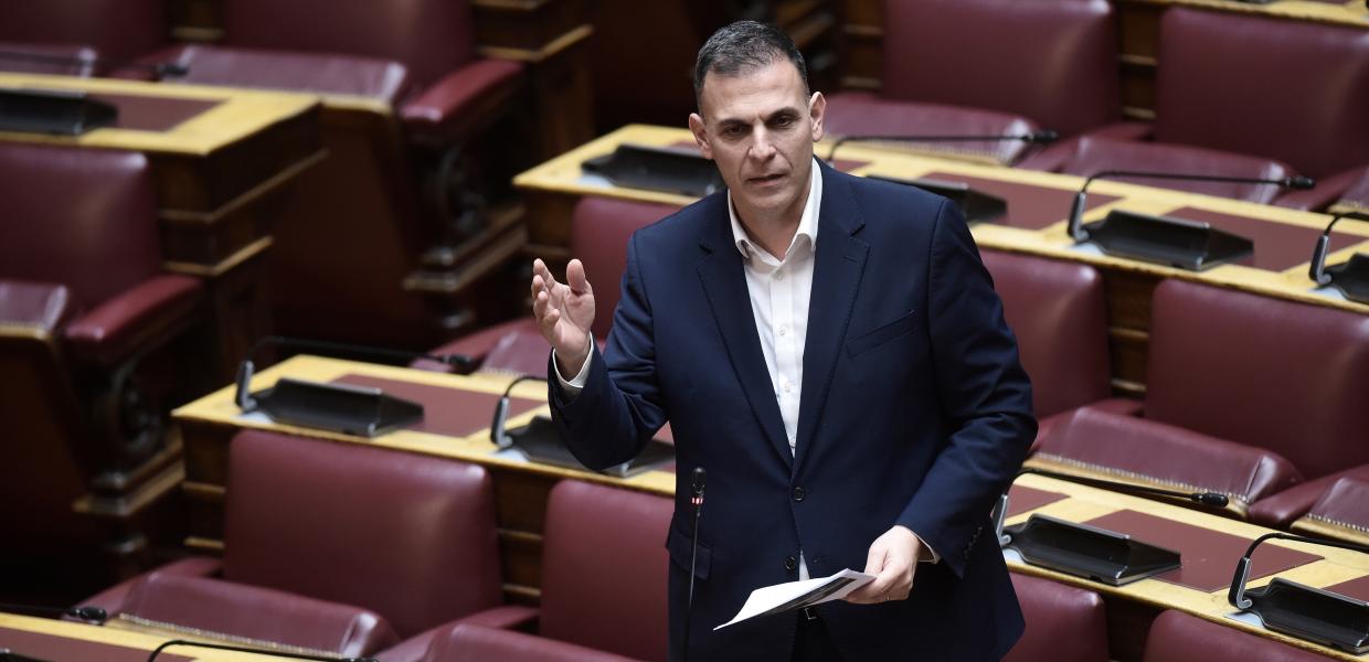 Ο Γιώργος Καραμέρος στη Βουλή