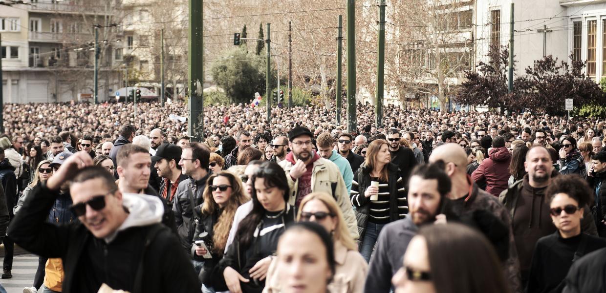 Κόσμος στην Αθήνα για τα Τέμπη