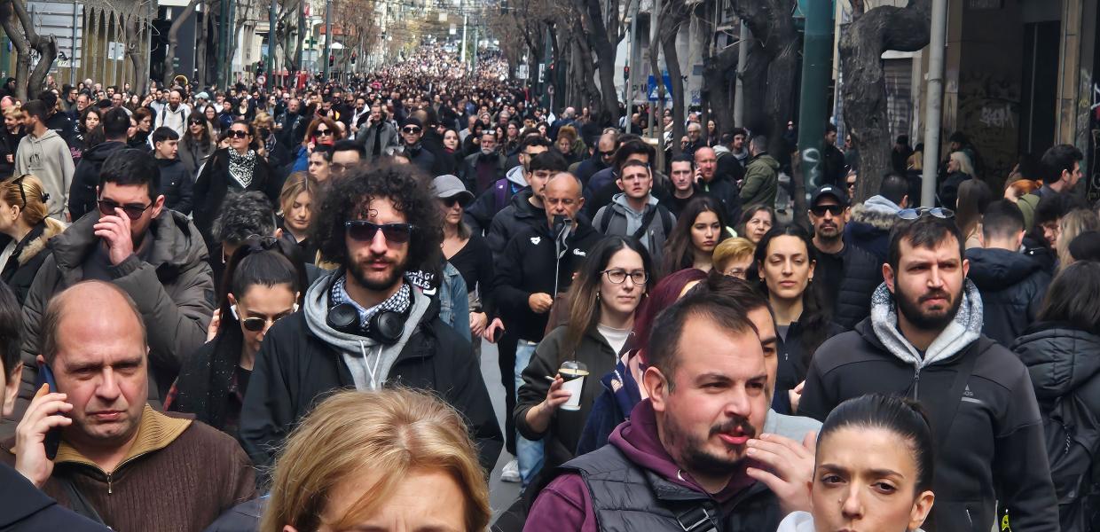 Κόσμος στο Σύνταγμα