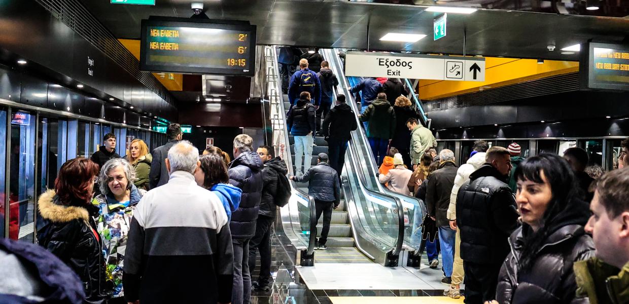 Κόσμος στο μετρό Θεσσαλονίκης