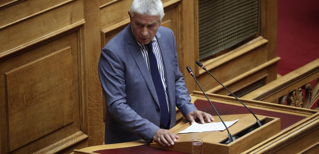 Ο Βασίλης Δημοσχάκης στη Βουλή
