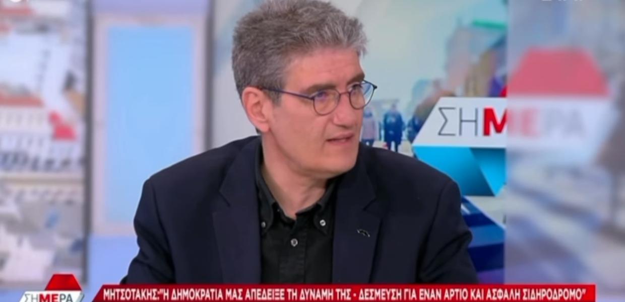 Ο Χρήστος Γιαννούλης σε τηλεοπτική εκπομπή του ΣΚΑΪ 