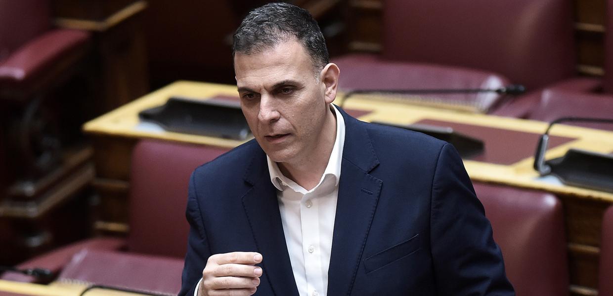 Ο Γιώργος Καραμέρος στη Βουλή