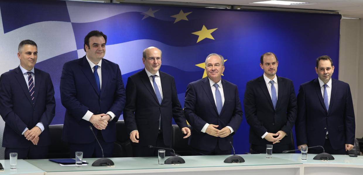 Παράδοση παραλαβή στο υπουργείο Οικονομικών