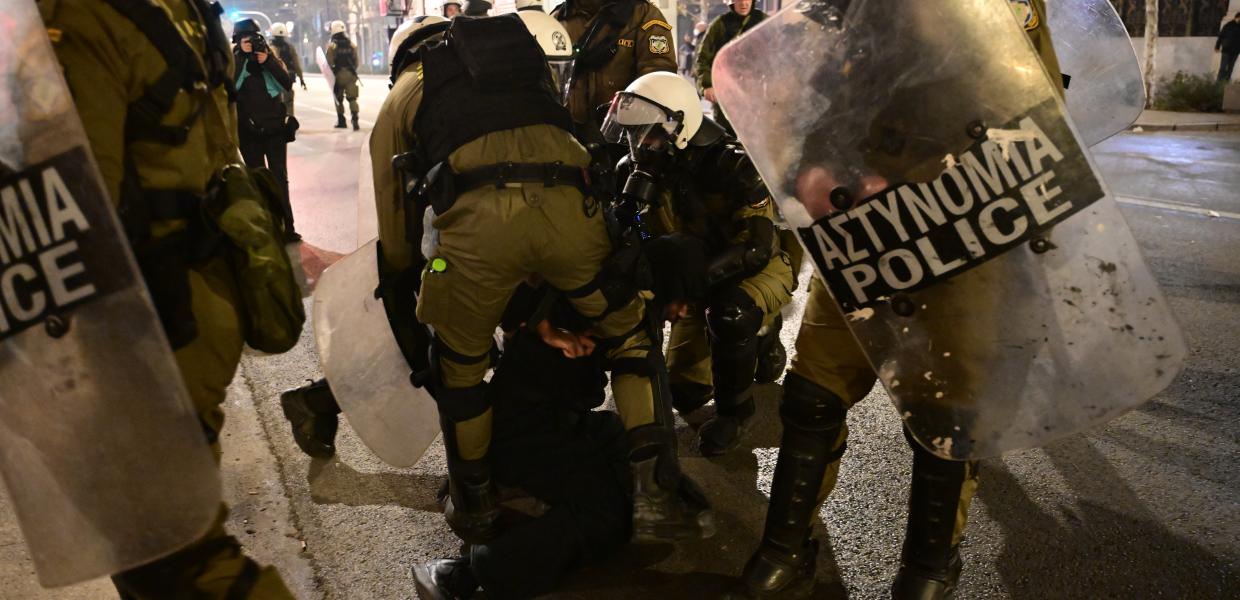 Επεισόδια μετά τη συγκέντρωση για τα Τέμπη