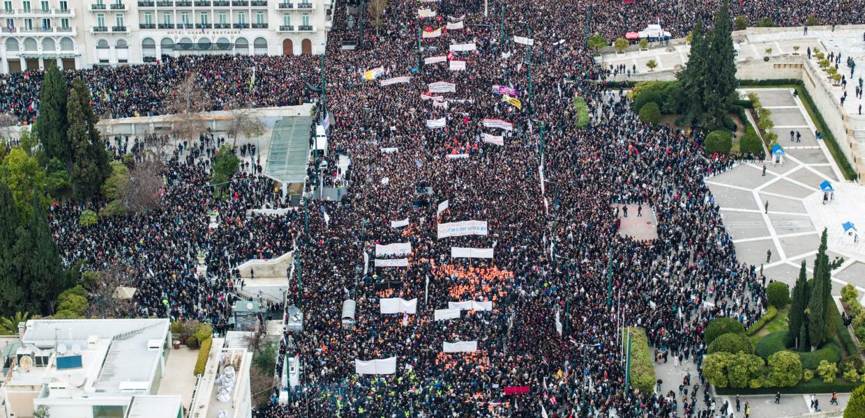 Μεγαλειώδης συγκέντρωση για τα Τέμπη στο Σύνταγμα