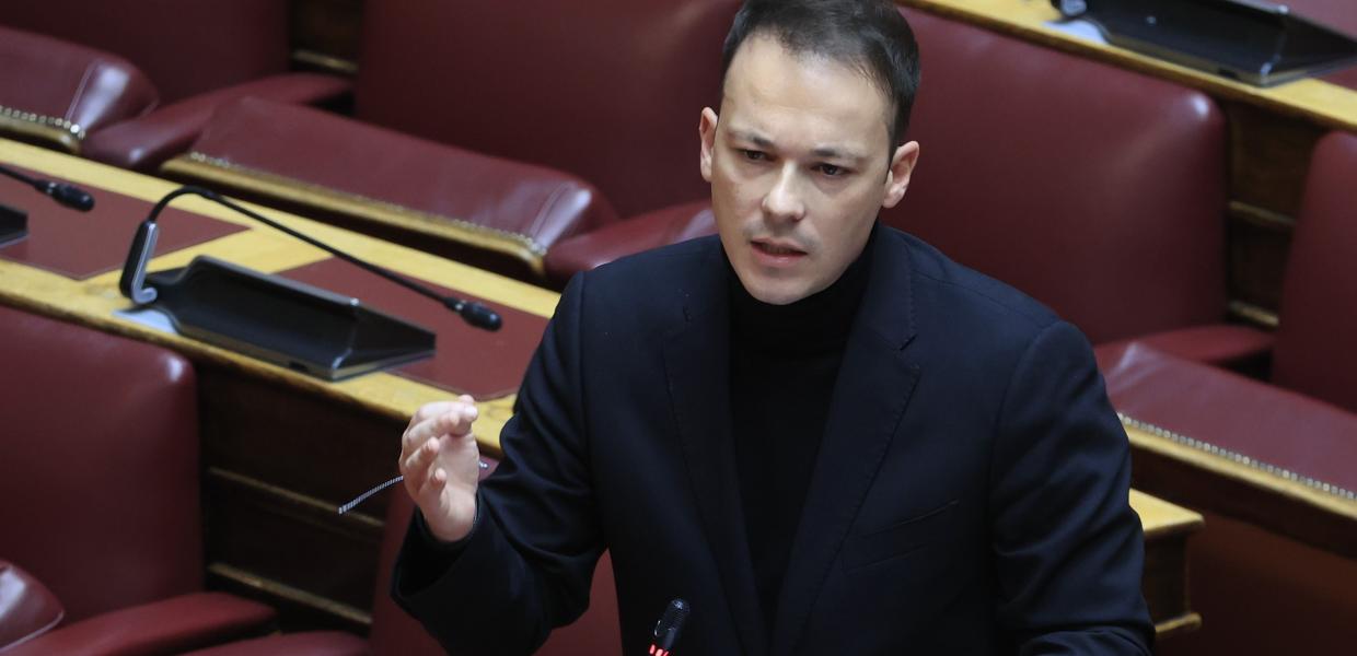 Ο Μίλτος Ζαμπάρας στη Βουλή
