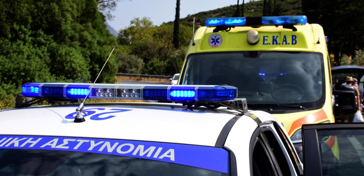 Περιπολικό της αστυνομίας και ασθενοφόρο του ΕΚΑΒ