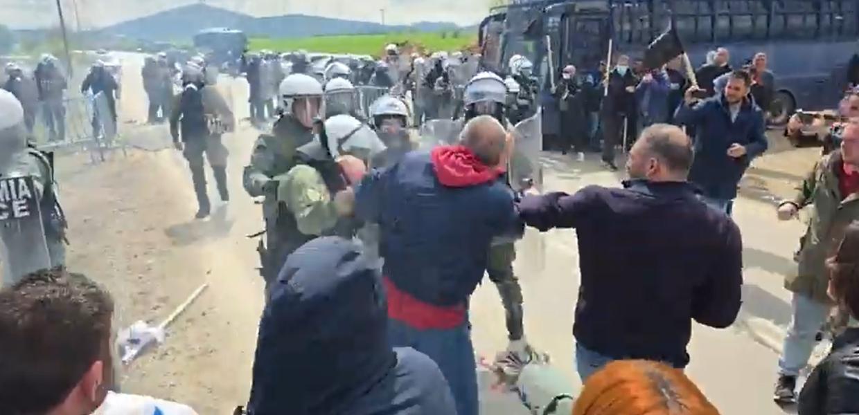 ΜΑΤ κατά διαδηλωτών στην Κοζάνη