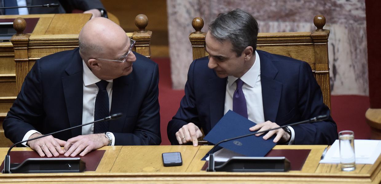 Κυριάκος Μητσοτάκης και Νίκος Δένδιας στη Βουλή