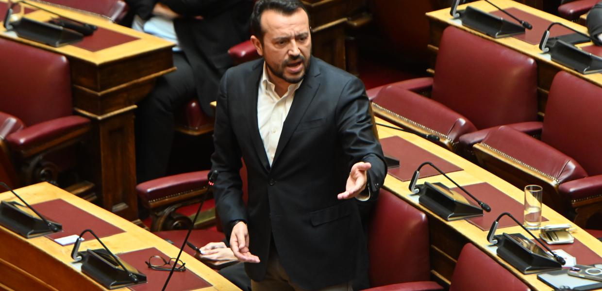 Ο Νίκος Παππάς στη Βουλή