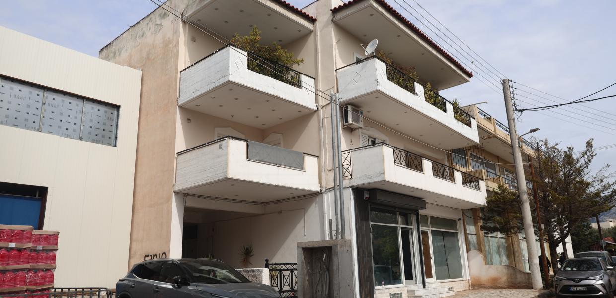 Πολυκατοικία στο Μενίδι