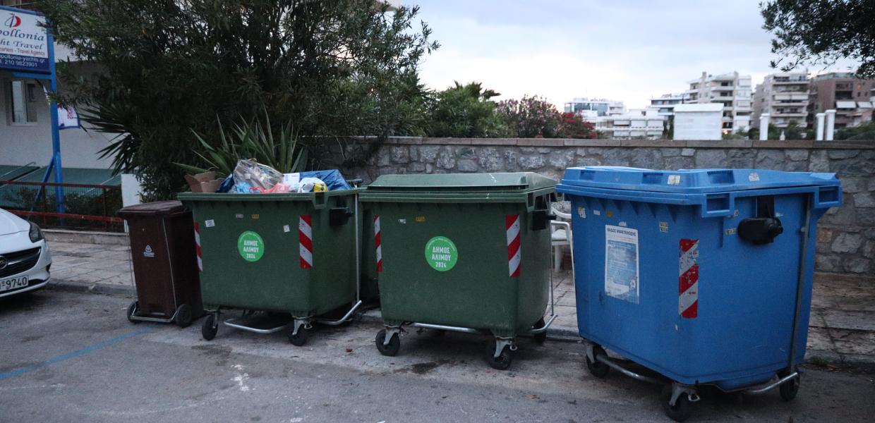 Κάδοι σκουπιδιών όπου βρέθηκε το βρέφος στον Άλιμο
