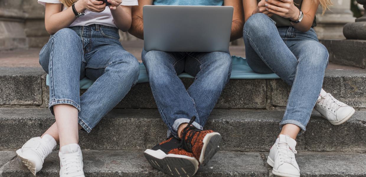 έφηβοι - social - internet