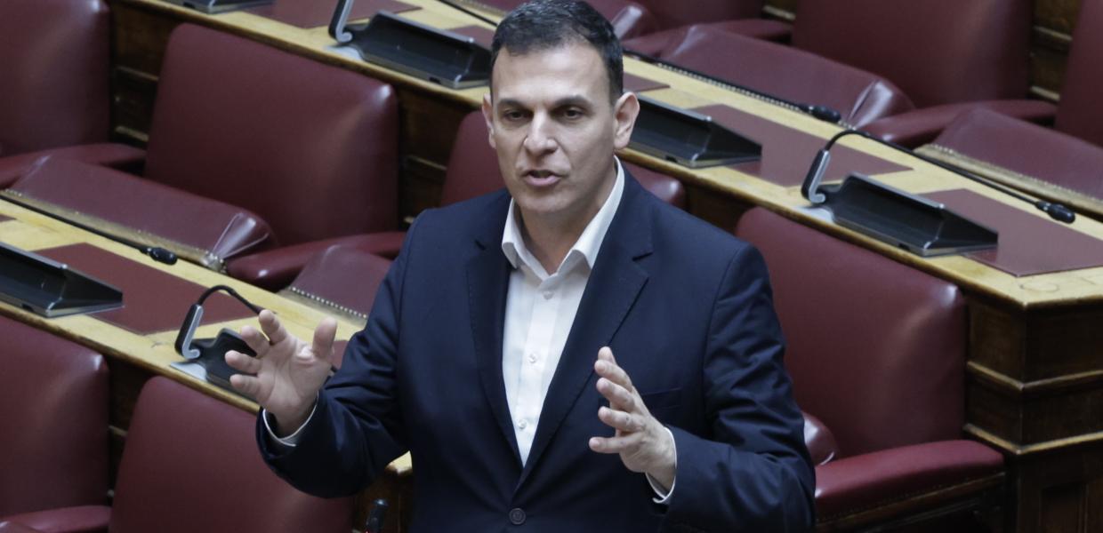 Ο Γιώργος Καραμέρος στη Βουλή