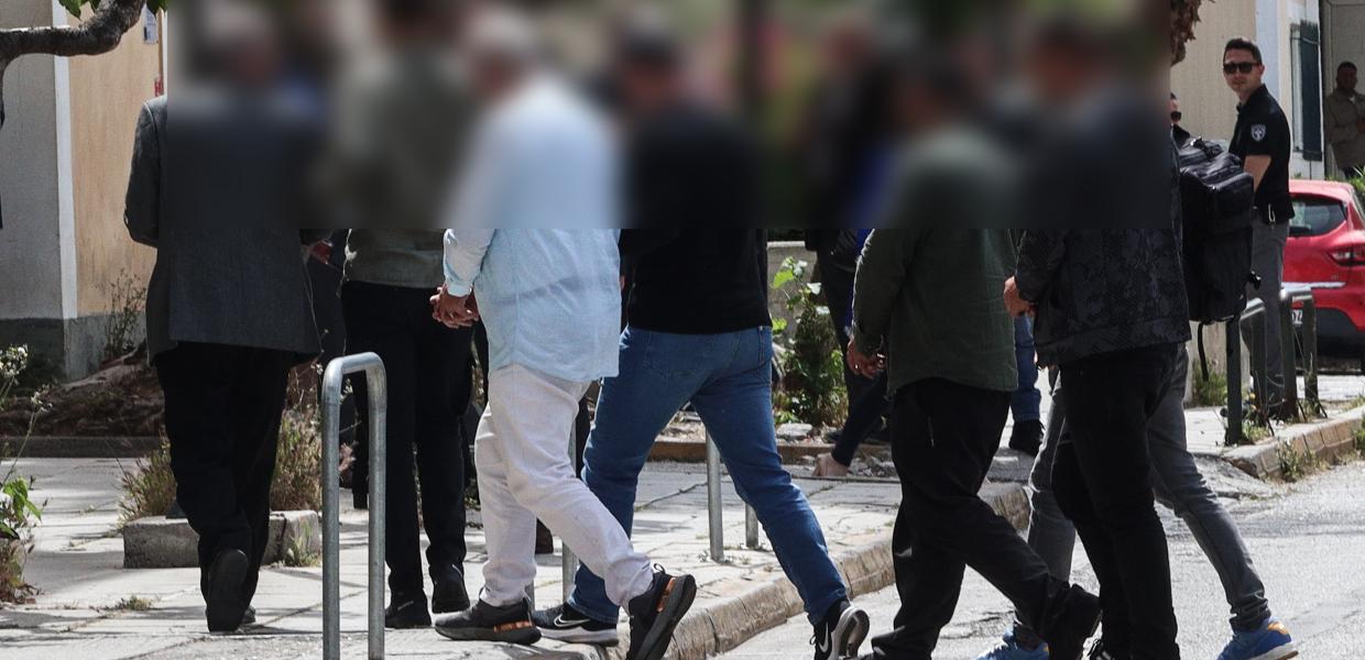 Συλληφθέντες για κύκλωμα σε κτηματολογικά γραφεία