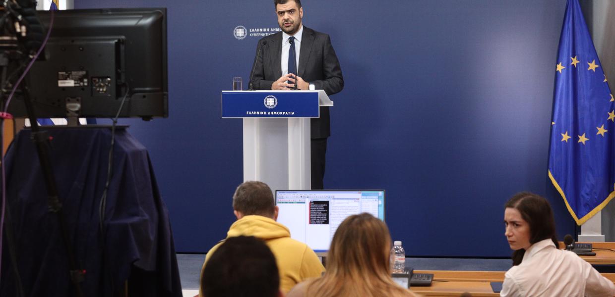 Ο Παύλος Μαρινάκης σε ενημέρωση πολιτικών συντακτών