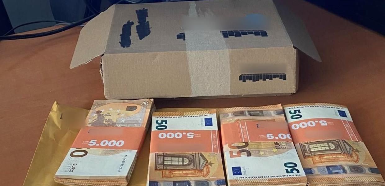Χρήματα σε κουτί