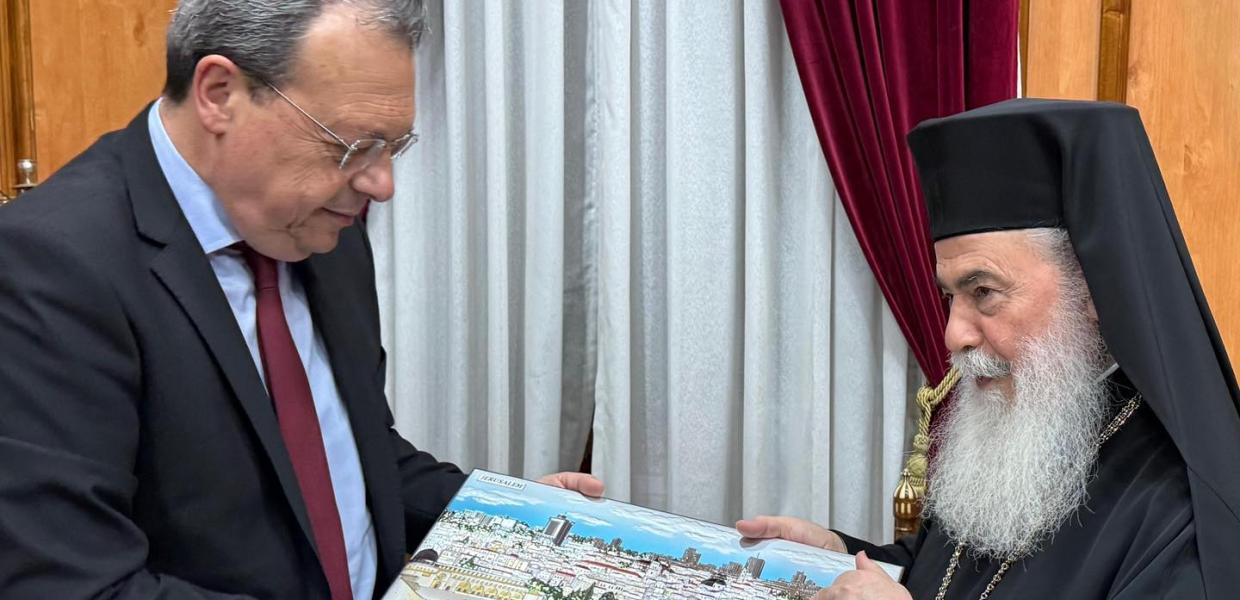 Ο Σωκράτης Φάμελλος με τον Πατριάρχη Ιερουσαλήμ και Παλαιστίνης Θεόφιλο