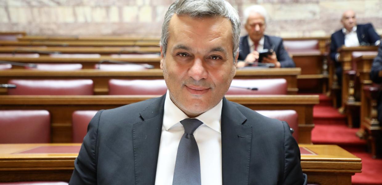 Ο Χάρης Μαμουλάκης